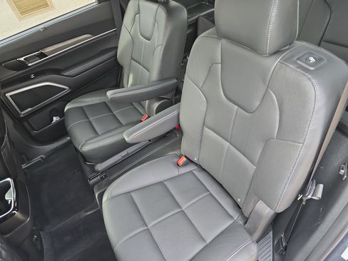 Used 2021 Kia Telluride EX w/ EX Premium Package image 16