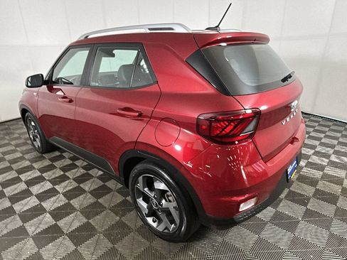 Certified 2023 Hyundai Venue Limited w/ Cargo Package FWD image 5