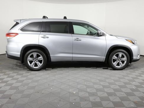 Used 2018 Toyota Highlander Limited image 4