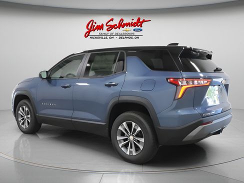 New 2026 Chevrolet Equinox LT w/ Convenience Package II AWD/4WD image 4