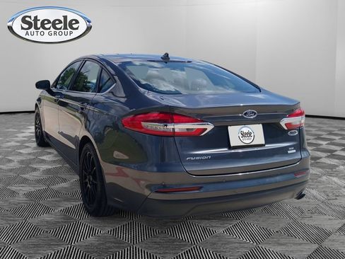 Used 2020 Ford Fusion SE FWD image 2