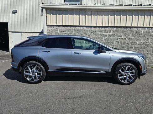 New 2026 Cadillac Optiq Luxury 1 image 11