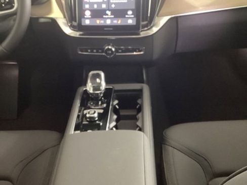 New 2026 Volvo XC90 B5 Core image 23