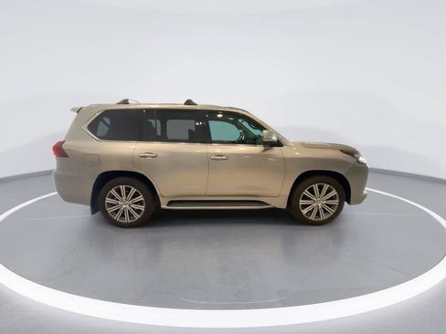 Used 2017 Lexus LX 570 4WD w/ Luxury Package image 9