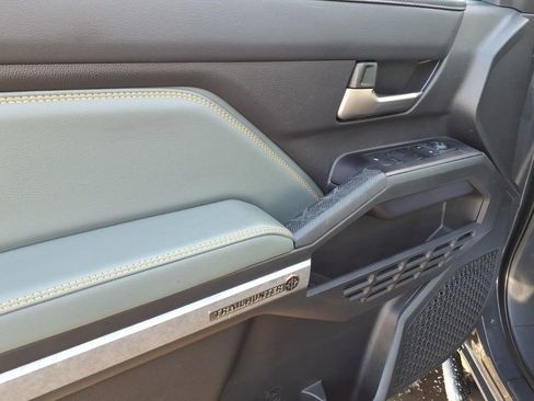 Used 2025 Toyota Tacoma Trailhunter image 12