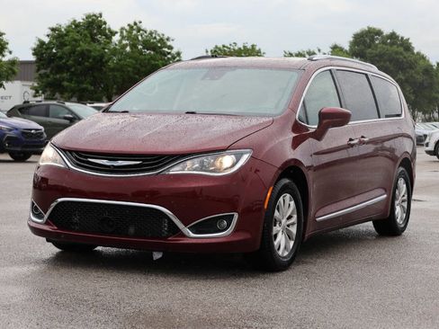 Used 2018 Chrysler Pacifica Touring-L w/ Advanced Safetytec Group FWD image 6