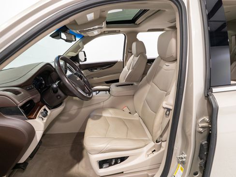Used 2016 Cadillac Escalade Luxury RWD image 15