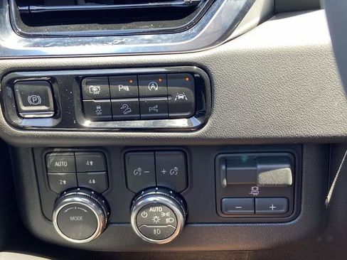 New 2026 GMC Yukon XL Elevation w/ Elevation Premium Package AWD/4WD image 21