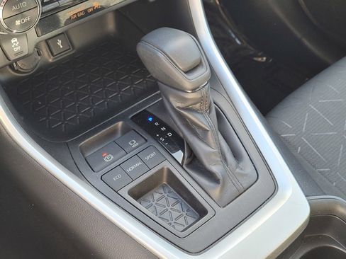 Used 2020 Toyota RAV4 XLE w/ Convenience Package image 27