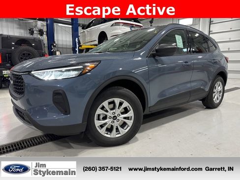 New 2025 Ford Escape Active w/ Tech Pack #1 AWD/4WD image 1