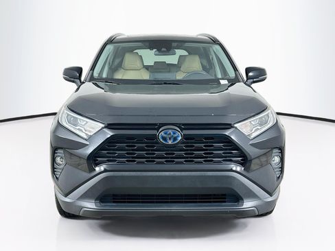 Used 2021 Toyota RAV4 XLE Premium AWD/4WD image 2