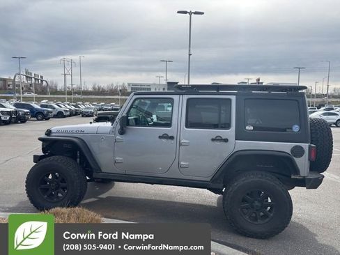 Used 2018 Jeep Wrangler Unlimited Rubicon w/ Connectivity Group image 3