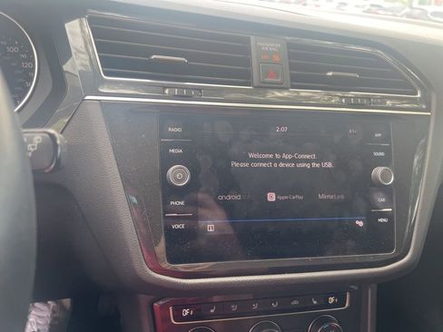 Used 2019 Volkswagen Tiguan SE w/ Panoramic Sunroof Package image 4