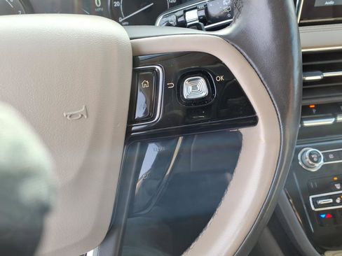 Used 2020 Lincoln Corsair Standard w/ Premium Package image 17