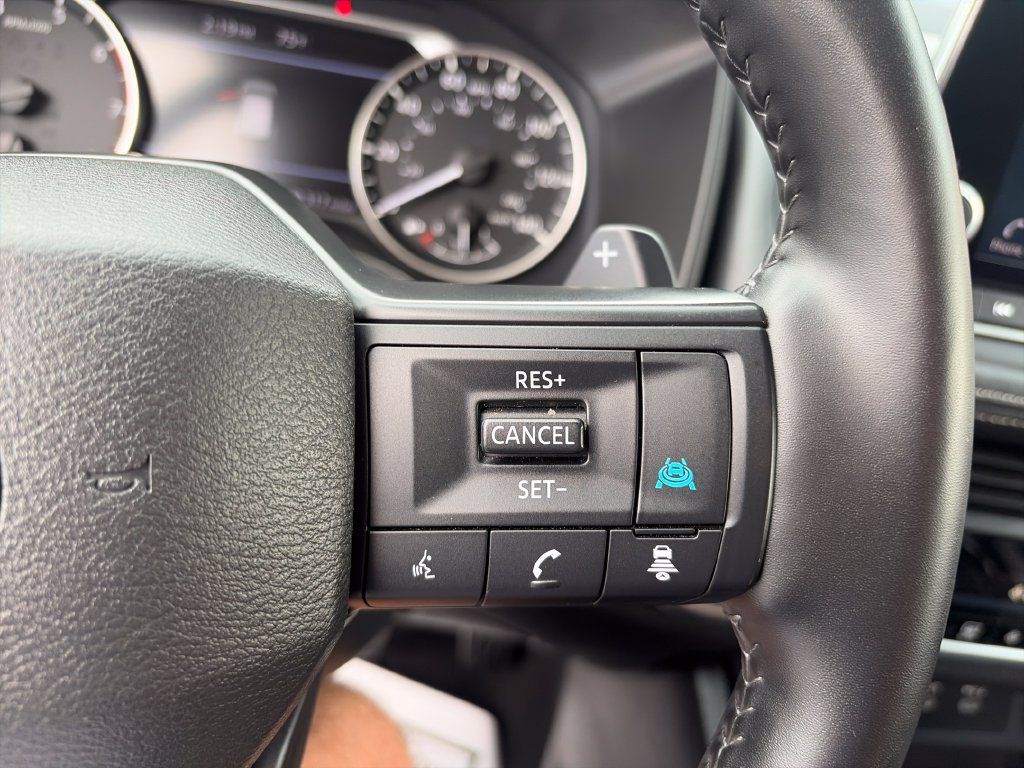 Used 2025 Nissan Rogue SV FWD image 33