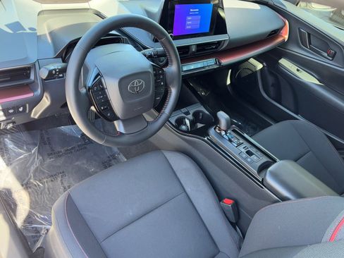 Used 2025 Toyota Prius Plug-In Hybrid image 19