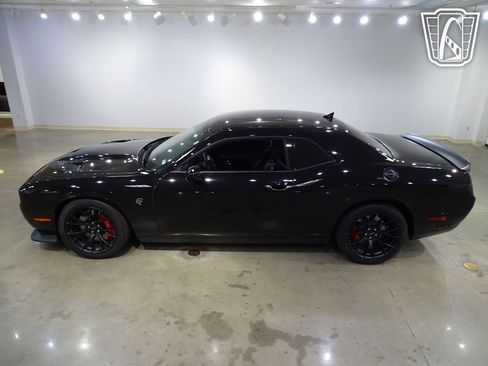 Used 2015 Dodge Challenger SRT Hellcat image 6