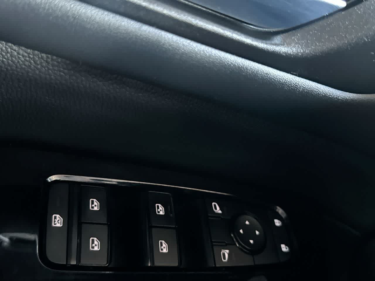 Used 2023 Nissan Pathfinder SL w/ Black Appearance Package AWD/4WD image 17
