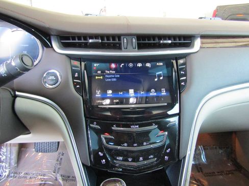 Used 2016 Cadillac XTS Premium FWD image 17