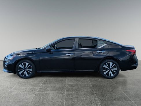Used 2022 Nissan Altima 2.5 SV image 2
