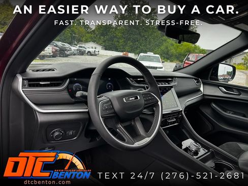 Used 2025 Jeep Grand Cherokee Altitude AWD/4WD image 10