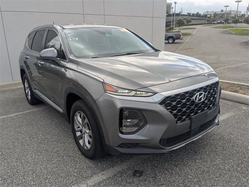 Used 2019 Hyundai Santa Fe SE image 1