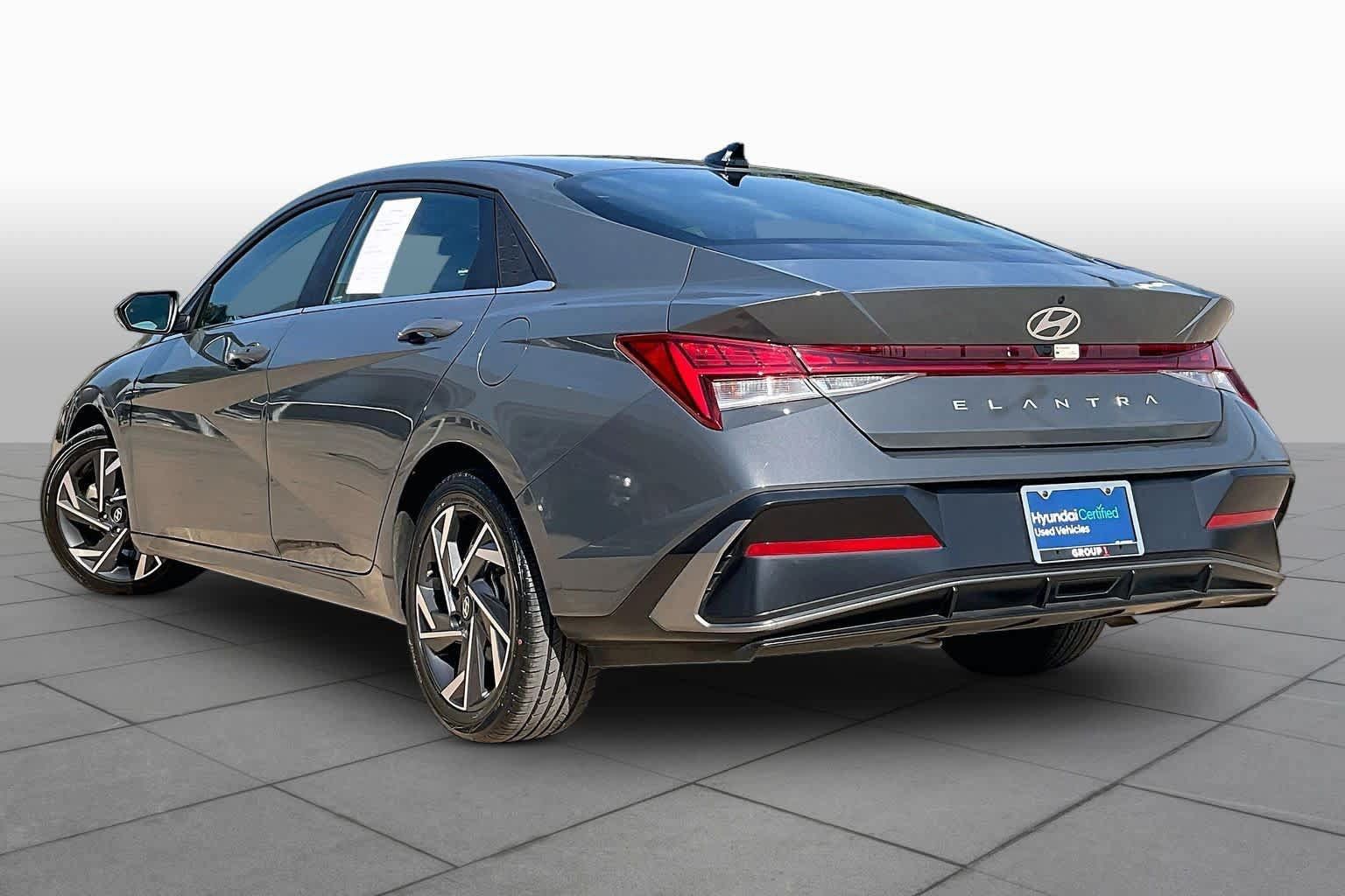 Certified 2025 Hyundai Elantra SEL FWD image 12