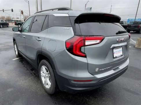 Used 2023 GMC Terrain SLE w/ Driver Convenience Package image 8