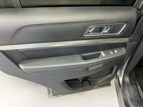 Used 2019 Ford Explorer XLT w/ Equipment Group 201A FWD image 26
