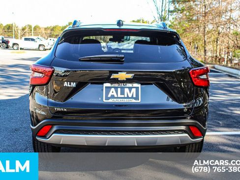 Used 2025 Chevrolet Trax LT w/ LT Convenience Package image 11
