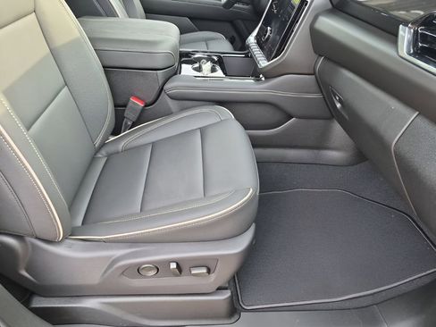 New 2026 GMC Yukon Elevation image 16