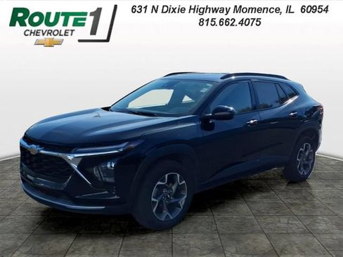 Used 2025 Chevrolet Trax LT FWD image 1
