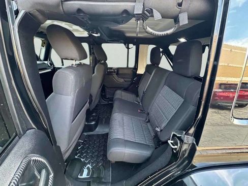 Used 2012 Jeep Wrangler Unlimited Sahara image 18