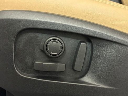 New 2025 Land Rover Defender 110 X-Dynamic SE image 32