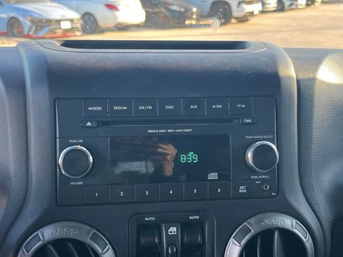 Used 2018 Jeep Wrangler Unlimited Sport S image 27