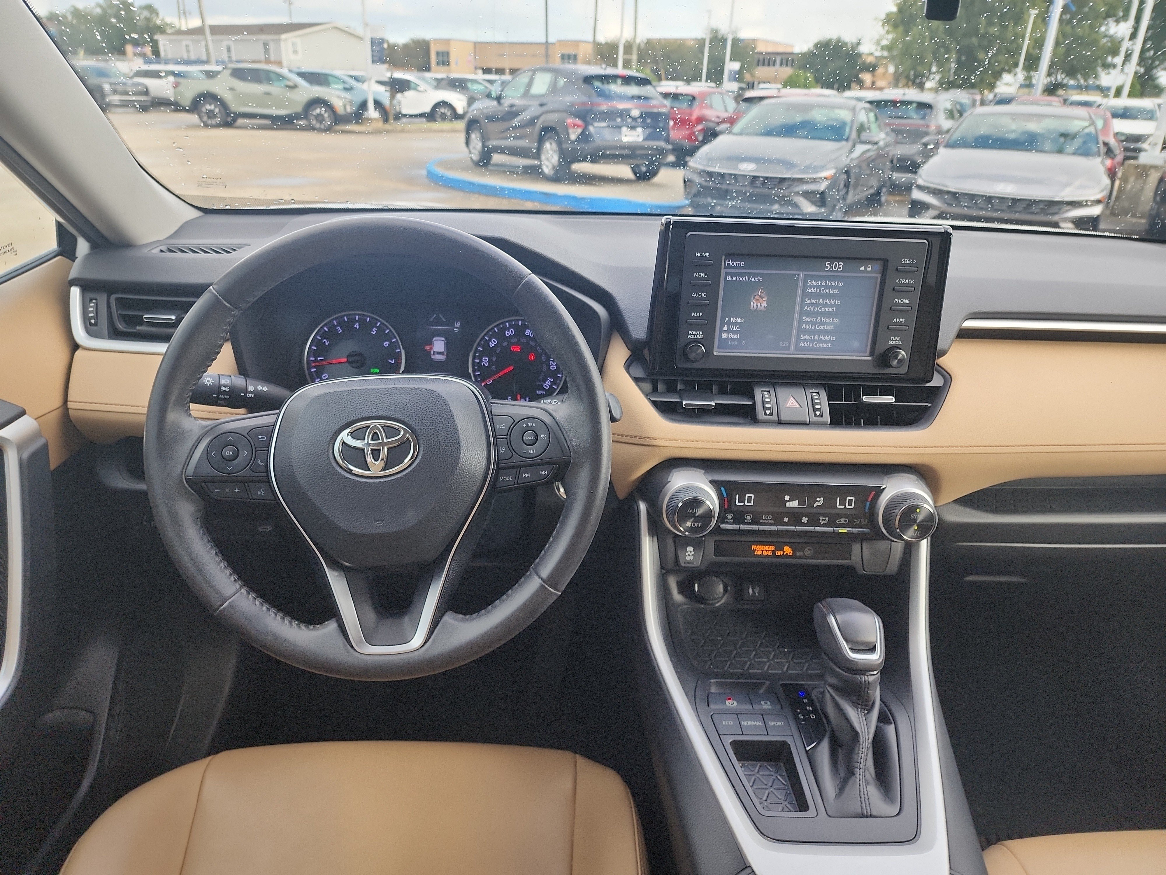 Used 2019 Toyota RAV4 XLE Premium FWD image 17