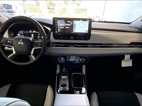 New 2026 Mitsubishi Outlander SE image 5