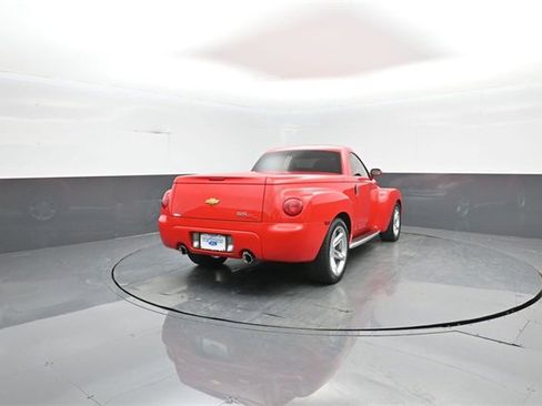 Used 2004 Chevrolet SSR w/ Preferred Equipment Group image 7