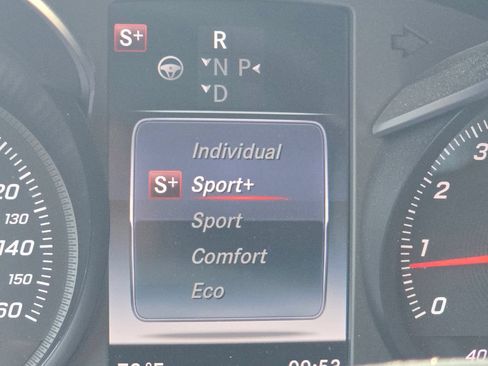 Used 2017 Mercedes-Benz GLC 300 4MATIC image 34