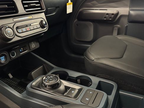 New 2025 Ford Maverick Lariat w/ Black Appearance Package image 17