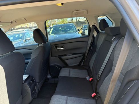 Used 2025 Nissan Rogue SV image 25