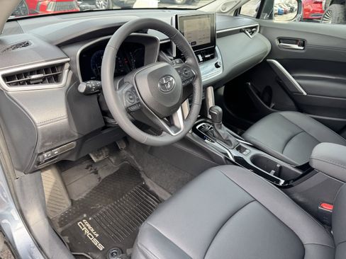 Used 2023 Toyota Corolla Cross XLE w/ Convenience Package image 28