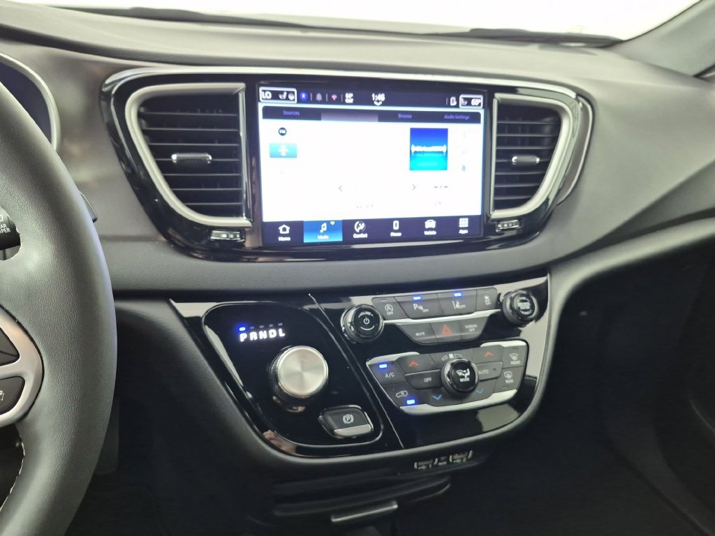 Used 2025 Chrysler Pacifica Select FWD image 22