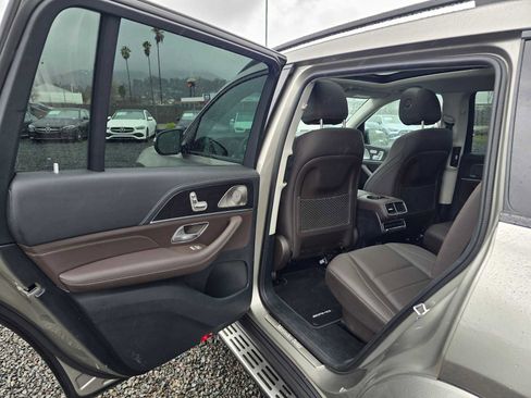 Used 2023 Mercedes-Benz GLS 450 4MATIC image 17
