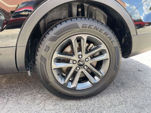 Used 2017 Ford Explorer XLT FWD image 28
