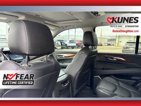 Used 2020 Cadillac Escalade Premium Luxury image 35