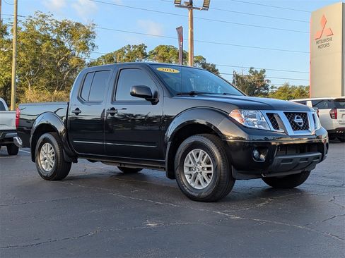 Used 2021 Nissan Frontier SV image 2