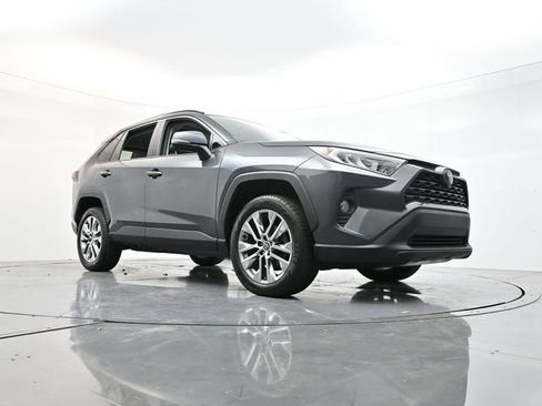Used 2020 Toyota RAV4 XLE Premium image 27