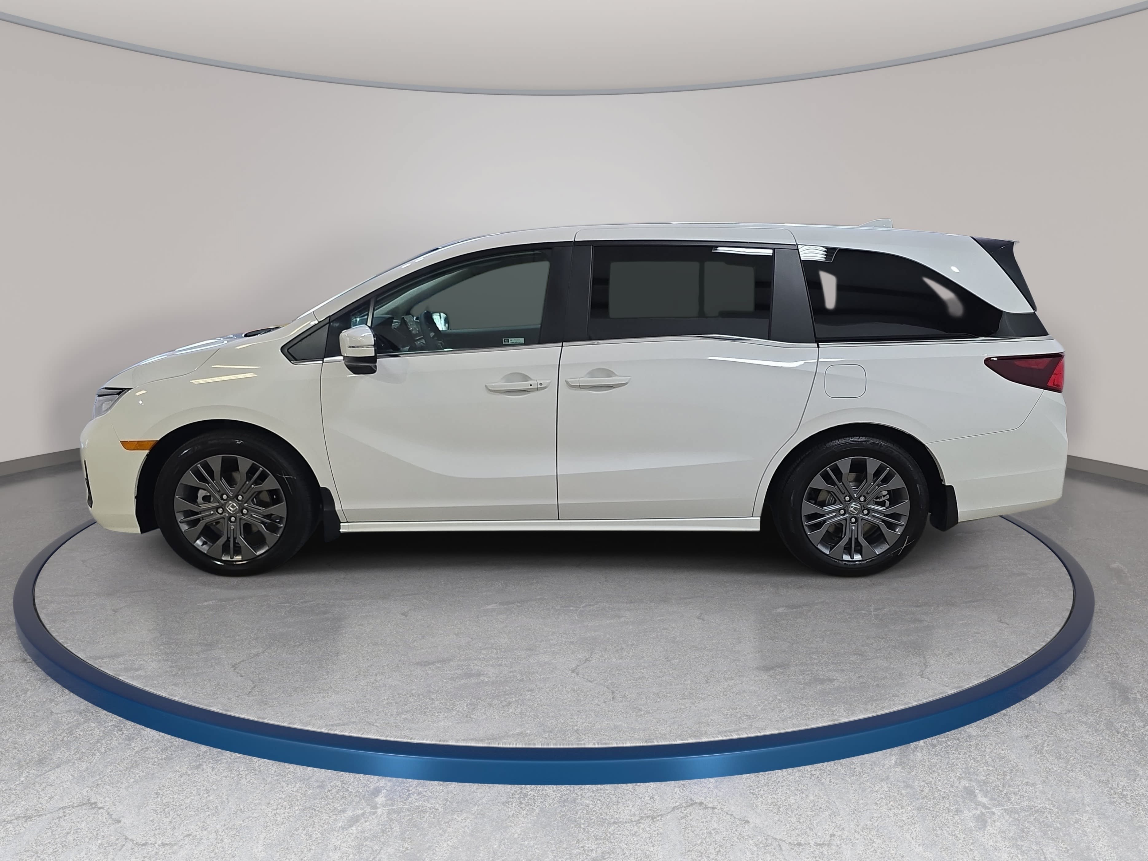 New 2026 Honda Odyssey Touring image 9