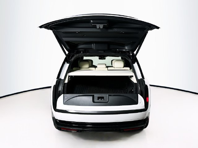 Used 2025 Land Rover Range Rover Autobiography AWD/4WD image 6